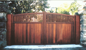 Automatic timber gate